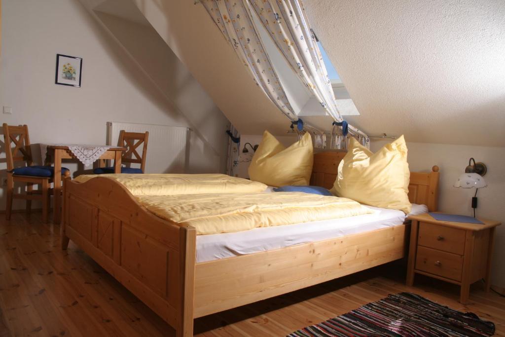 Fruehstueckspension Kleinschuster Burgau Kamer foto