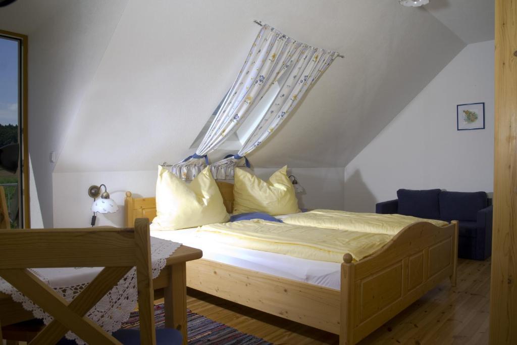 Fruehstueckspension Kleinschuster Burgau Kamer foto